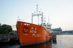 232749 B