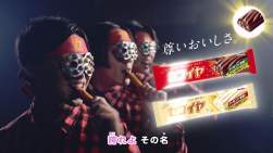 305513 B