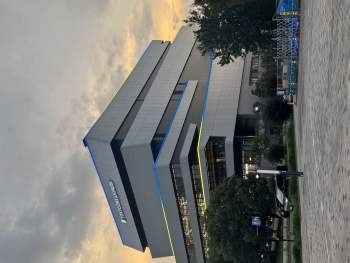 1724403 B